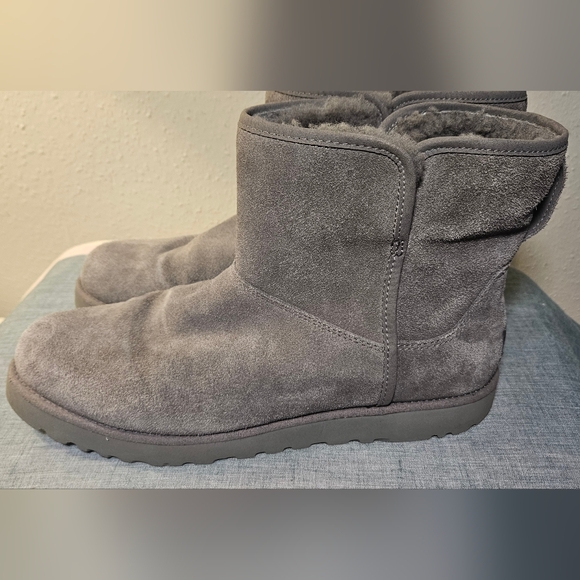 UGG Women's Gray Suede Boots - Picture 4 of 6